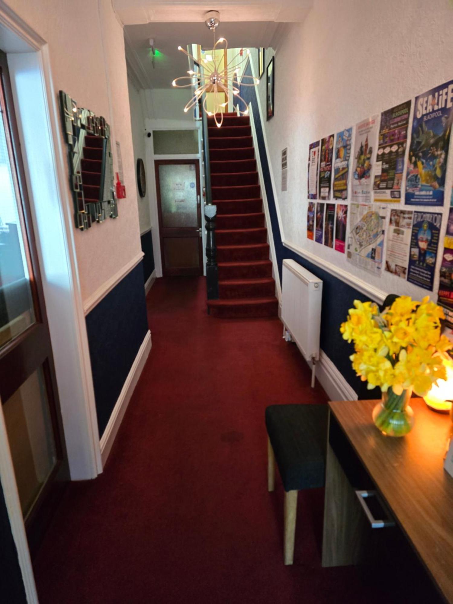Langroyd Hotel Blackpool Bagian luar foto